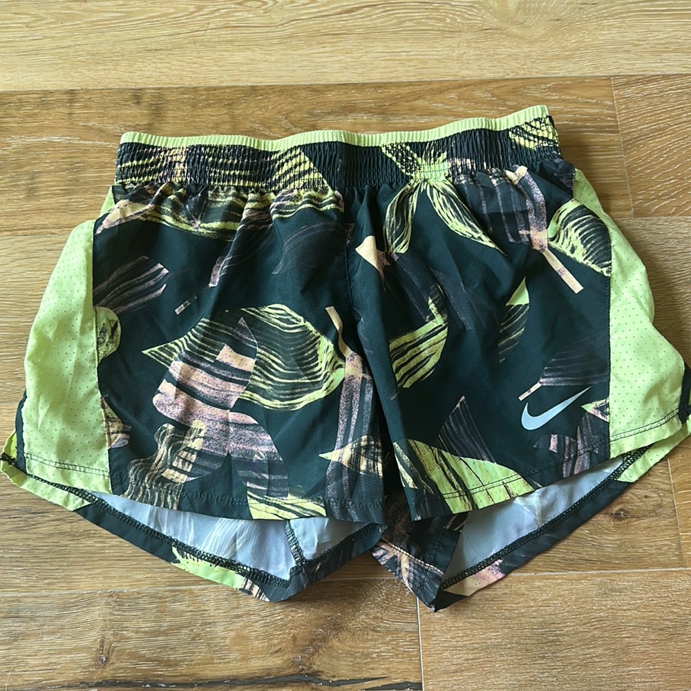 Nike women’s shorts size small